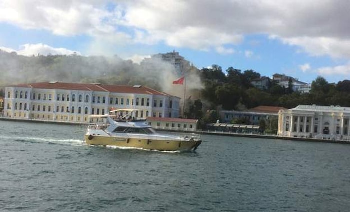 Feriye Sineması Çatısında Yangın: Boğaz Hattından Yine Dumanlar Yükseldi