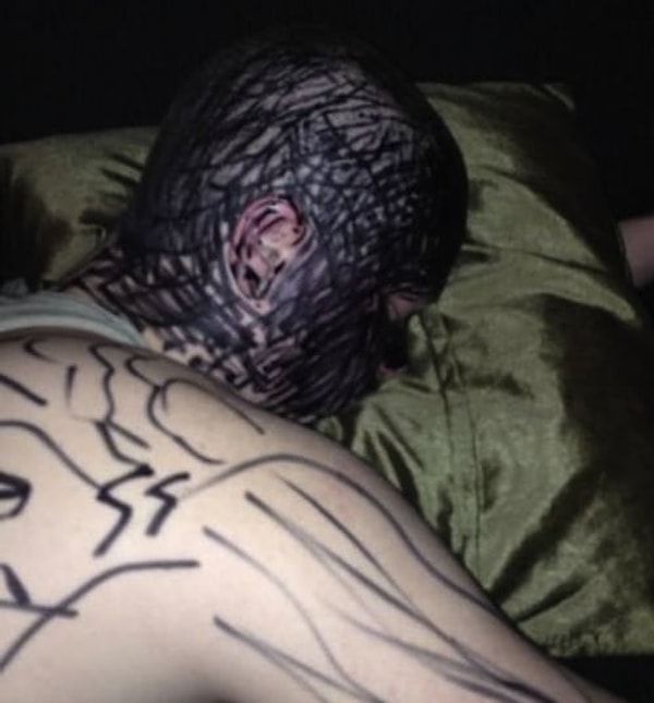 7. Интересно, а он долго отмывал маркер?