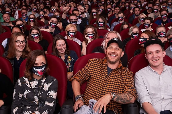 После конференции присутствующим в зале были показаны сцены из "Венома".