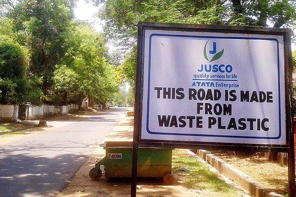 6. 2001 yılında Hindistan’da kıyılmış plastik atıklar ve polimer kullanılarak deneysel yol inşa edildi. Yol oldukça dayanıklıydı ve asfalttan daha ucuza mal edildi. Ülkede bugün itibariyle 35 bin kilometreden fazla yol bu yöntemle yapılmış durumda.