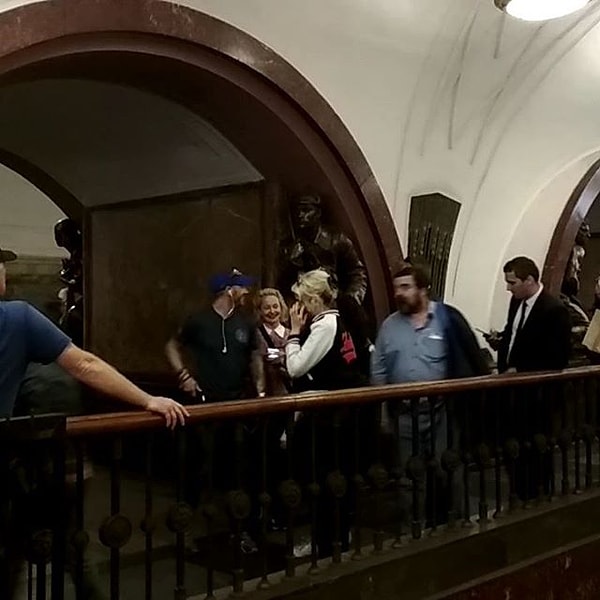 И даже почесал нос бронзовой собаке на станции "Площадь революции" 😄 😅