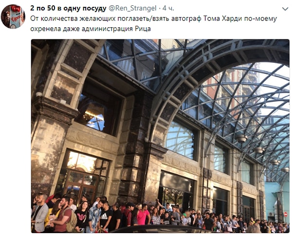 Так что можете себе представить, сколько российских фанатов (и фанатОК, конечно)) встречали любимого актера сегодня в Москве.