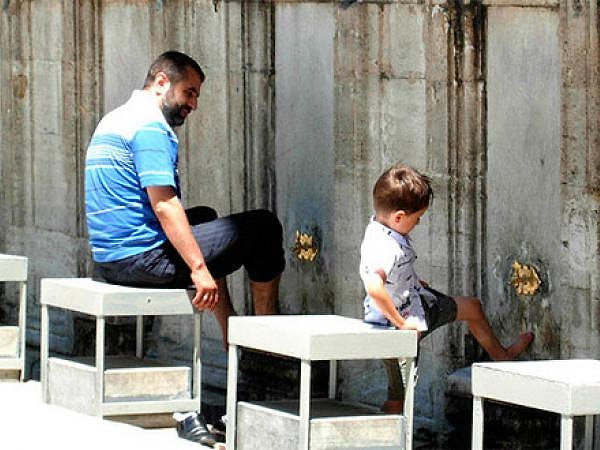 8. Верно ли, что при полном омовении нужно мыть сначала правую часть тела, а лишь затем левую?