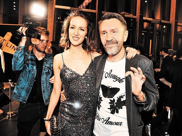 9. Кстати, в конце мая Шнур расстался со своей супругой Матильдой. Может, это холостяцкая жизнь так на него повлияла? 😉