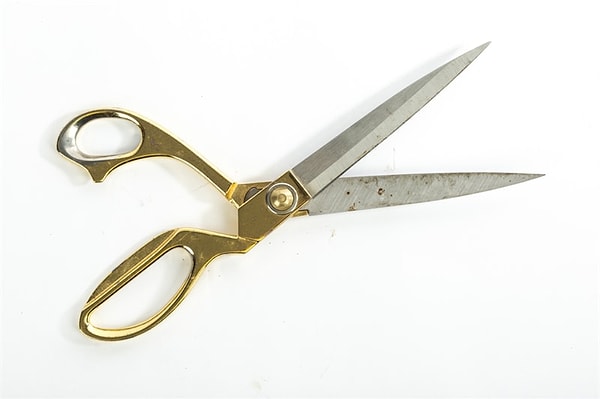 8. Где изобрели ножницы?