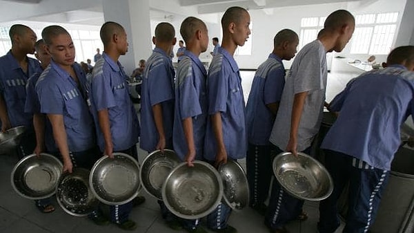 4. Правда ли, что в Китае осуждённый может нанять человека, чтобы он посидел вместо него в тюрьме?