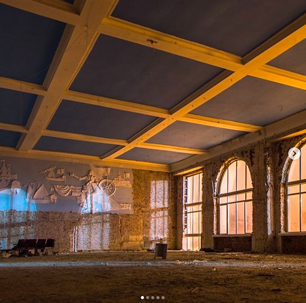 6. Заброшенное здание речного вокзала в городе Пермь, находящееся на реконструкции