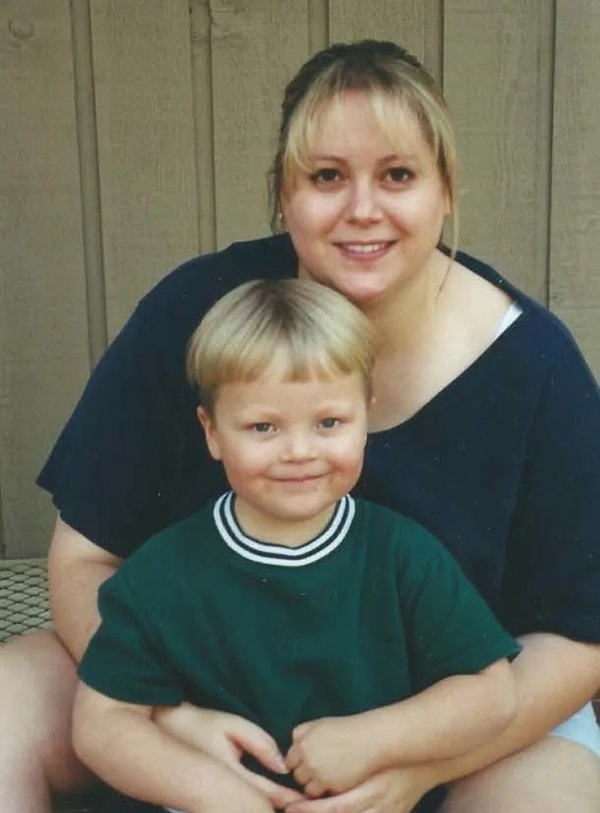 2. Лия весила 120 кг и носила 64-ый размер одежды. Питалась Сампсон как типичная американка: много мяса, фастфуда и другой вредной еды.