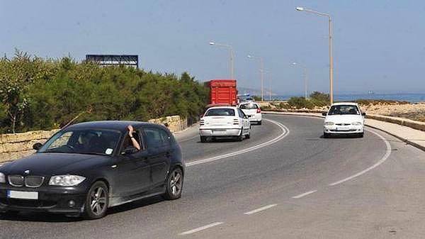 22. Malta'da sağa ve sola dönerken sinyal vermek zorunda değilsiniz.