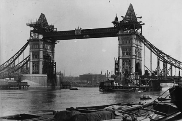 7. Тауэрский мост в Лондоне.
