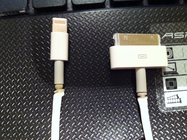 На зарядку Apple давно уже многие жалуются. Но и Андроид может причинить вред, если вы пользуетесь не его "родной" зарядкой.