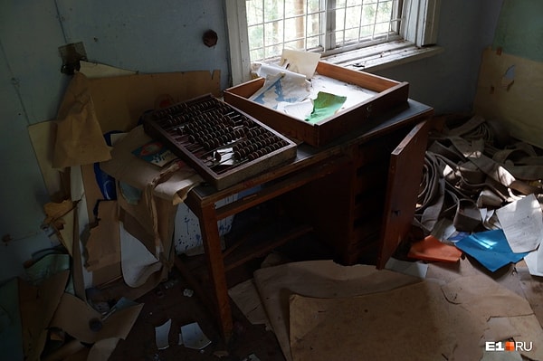 5. Вот здесь, видимо, и нашли документы, датированные 1988 годом.