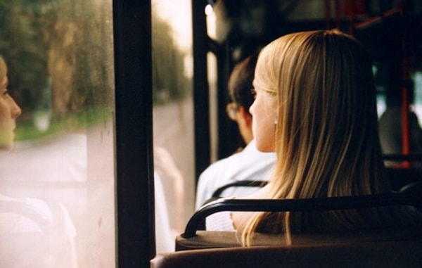 2. Представьте, что вас ждет долгая поездка в автобусе. Какие песни добавите в свой плейлист на телефоне?