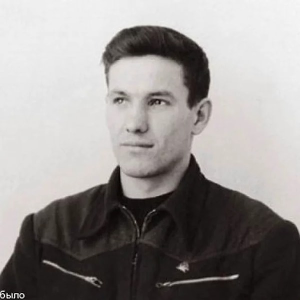 8. И, наконец, узнаете этого политика?