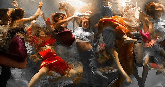 Фотограф создала удивительные подводные фото, которые похожи на картины 17-го века в стиле барокко