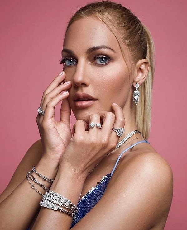 2. Мерьем Узерли - 35 лет