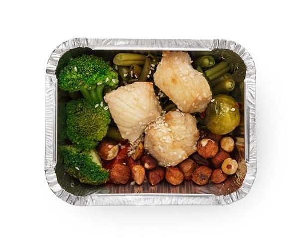 1. Куриное филе с брокколи, брюссельской капустой и спаржей