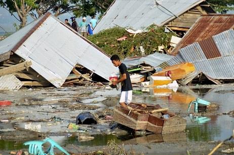 Endonezya'da Önce Deprem Sonra Tsunami: Can Kaybı 400'e Yaklaştı