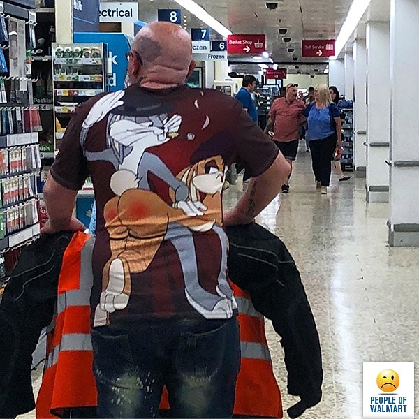 2. А вот еще один мужчина в возрасте, который совершенно никого не стесняется