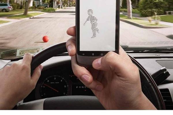 19. Her yıl ABD'de yaklaşık olarak 6,000 kişi araba sürerken mesajlaştığı için ölüyor.