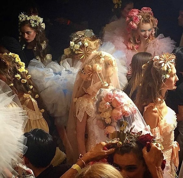 16. «Сияние роз»