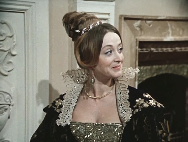 4. В каком фильме гроиня Маргариты Тереховой была в этом наряде?