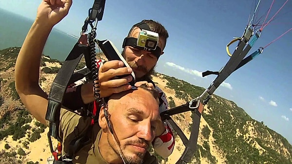 12. Он что, его стрижет?! 0_О