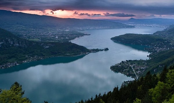 4. Какой город НЕ стоит на Волге?