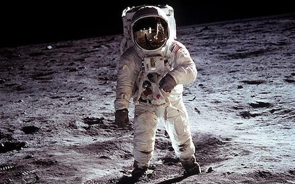 Peki Armstrong'un uzay elbisesi müzedeyken neden galoşları müzede değil?