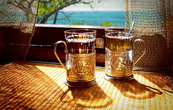 2. Кому принадлежит дизайн стакана?