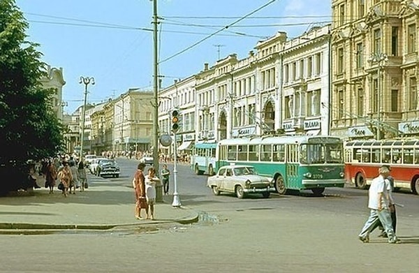 1. Как связаны между собой эти фамилии: Захаров, Листьев, Любимов, Политковский?