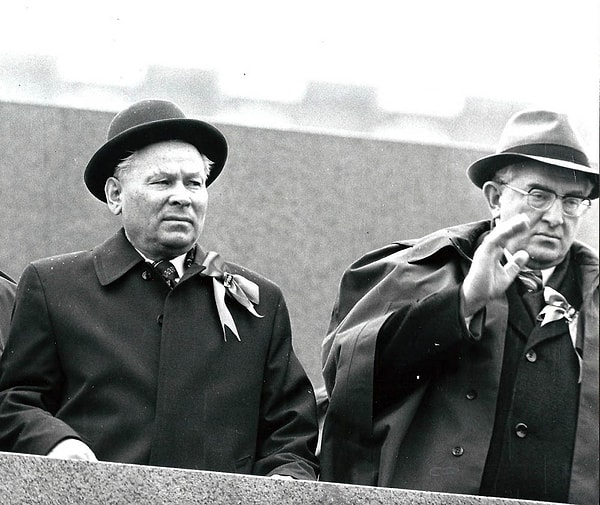 4. Расставьте этих советских лидеров по очередности нахождения у власти.