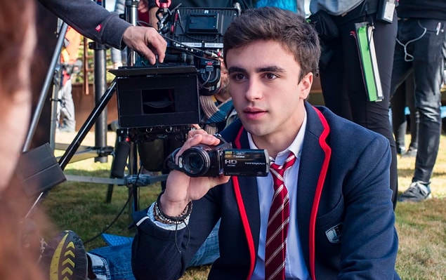 Netflix Dizilerinin Yakışıklılarına Katılan Yeni Bir İsim: Itzan Escamilla (Samuel)