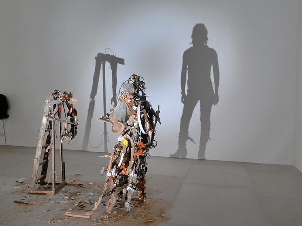 Многие работы отличаются смелостью и хаотичностью, чем и привлекают внимание