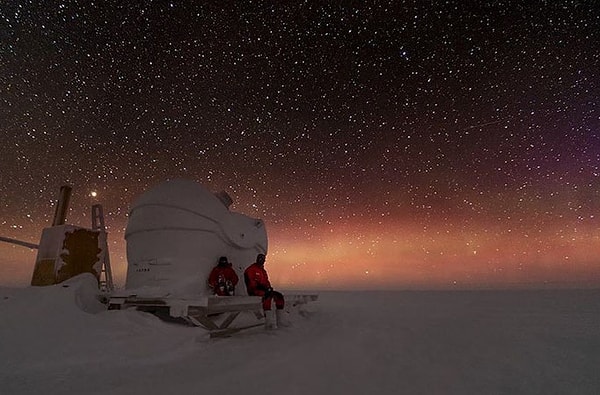 "Мы здесь находимся с целью понять, как будет проходить адаптация в похожих условиях на Луне или на Марсе..."