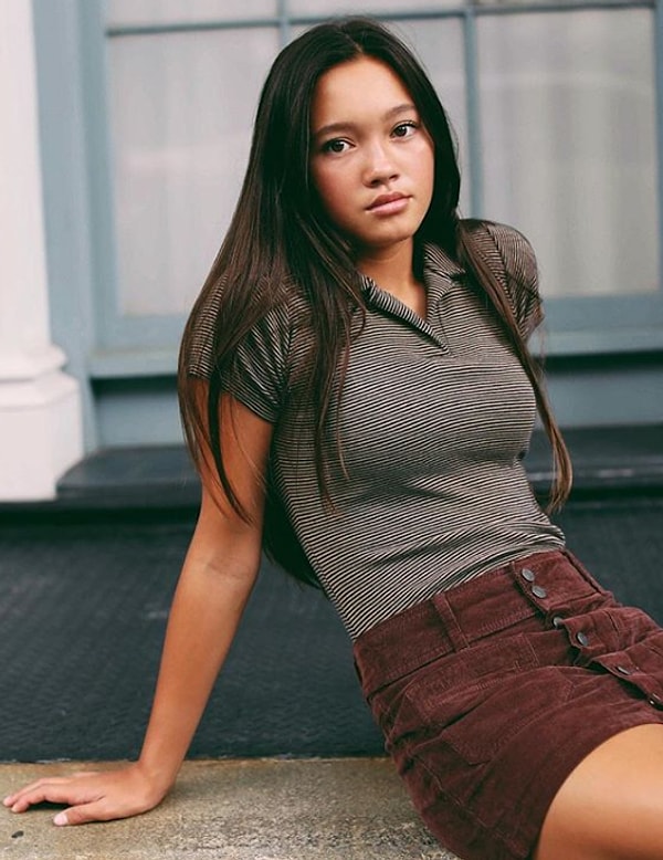 4. Есть ли 18 этой девушке?