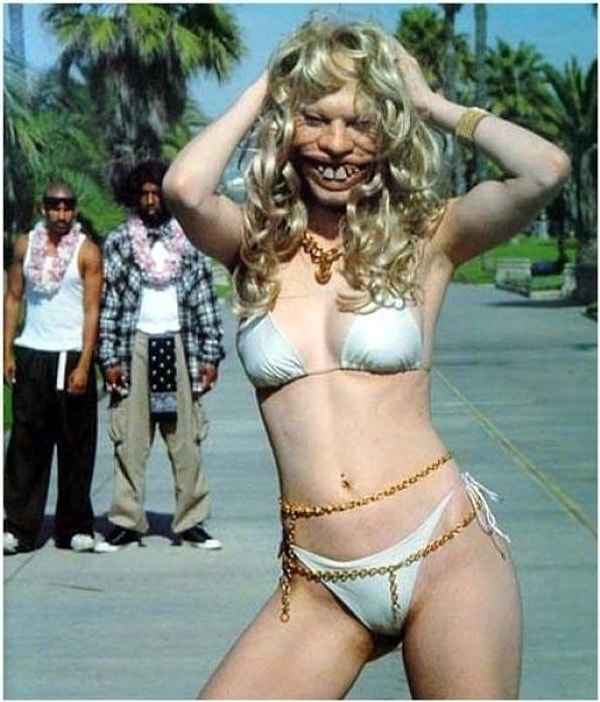 8. Bakku-shan (японский) — когда девушка со спины кажется привлекательной, а при виде ее лица ты пугаешься