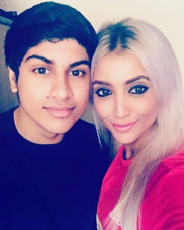 41 yaşındaki Shimmi Munshi o kadar genç ve güzel ki, arkadaşları ve akrabaları onun sonsuza kadar genç kalmanın formülünü bulduğunu düşünüyorlar.