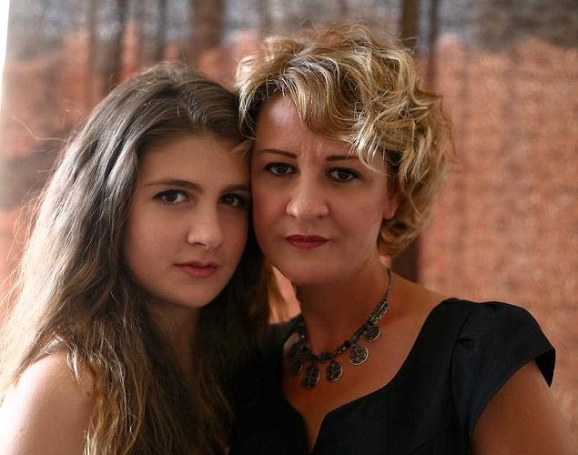 24. Çağla Irmak, Hülya Gülşen Irmak'ın kızı.