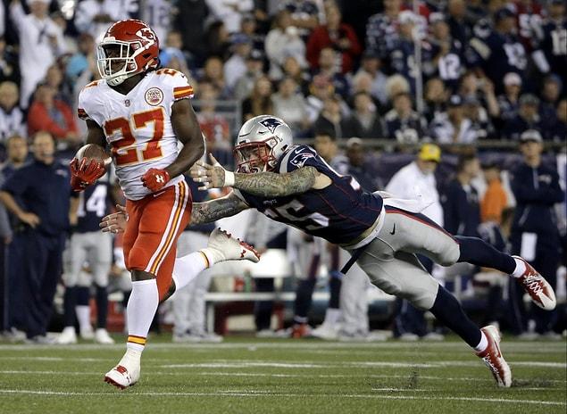 Brady brings Patriots in touchdown run in front.