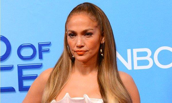 Ünlü şarkıcı Jennifer Lopez'i hepimiz biliyoruz. Sahne şovlarında devleşip birçok hit şarkıya imza atan Lopez, son ayların en çok konuşulan magazin figürlerinden bir tanesi.