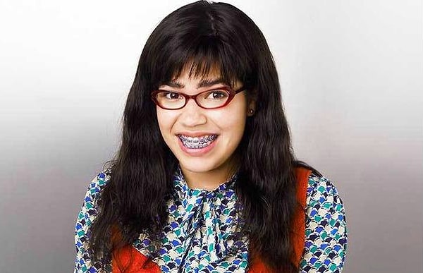 9. Она играла главную роль в "Дурнушке Бетти". Как ее зовут?