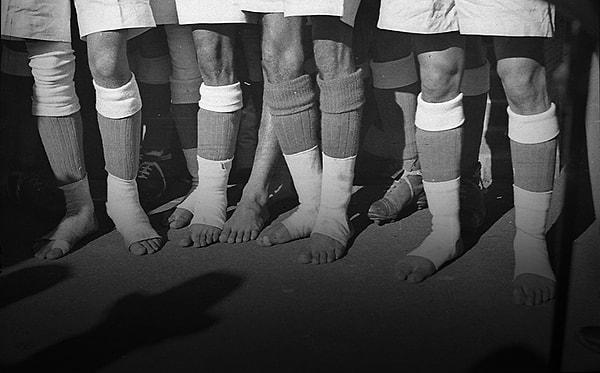 14. Hindistan, futbolcularının yalın ayak oynamasına izin verilmemesi üzerine 1950 Dünya Kupası'na katılmaktan vazgeçti.