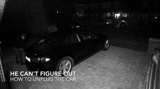 Sadece Bir Tablet ve Telefon Kullanarak Tesla Model S'i Hackleyip Çaldılar!