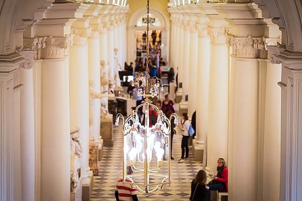 10. Ваш последний шанс. Дворец или московское метро?