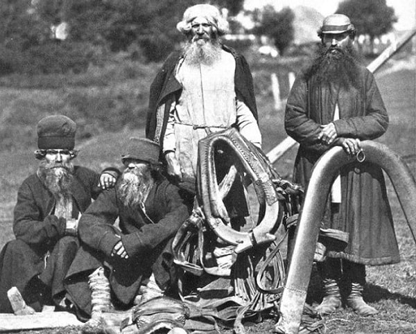 5. Корейцы в СССР называли русских "маозы", что переводится как "бородач".