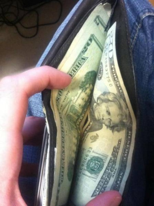 2. О, деньги! Как тут вообще можно что-то увидеть?