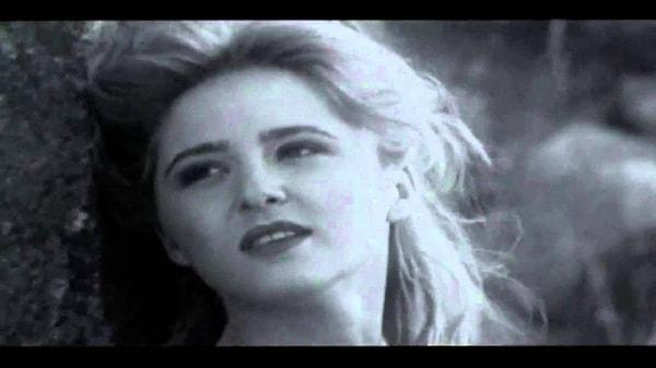 Pınar Aylin - Ya Sen Gidip De Şarkı Sözleri