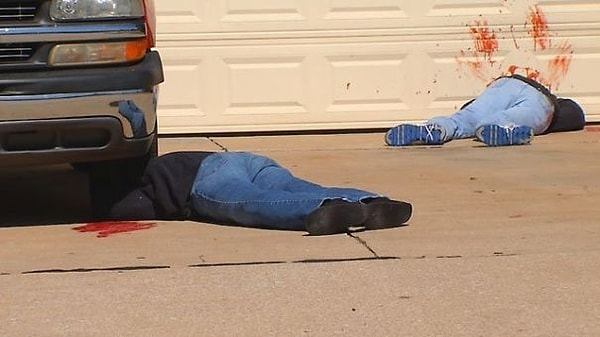 7. На такое реалистичное украшение и полиция может приехать. 😱