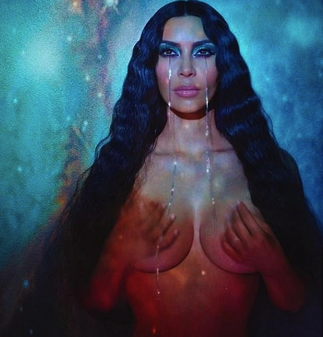 It seems that some of her 119 million followers were really not happy with her photoshopping.